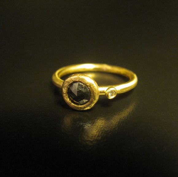 Gold diamond ring. - Picture 2 of 8